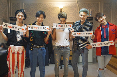 Bergaya Retro, SHINee Jadi Pria Jadul di Foto Teaser Album Terbaru