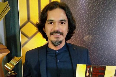 Penampilan Dianggap Mirip Johnny Depp, Teddy Syah: Masa Sih?