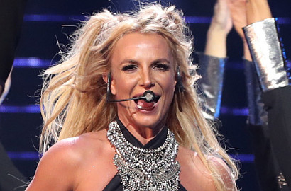 Gagal Lakukan Gerakan Salto Saat Manggung, Ini Yang Dilakukan Britney Spears