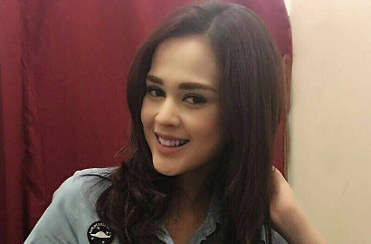 Pamer Cincin, Cut Meyriska 'Anak Jalanan' Diam-Diam Sudah Tunangan?