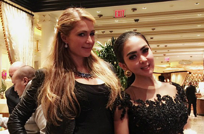 Bangganya Syahrini Dipuji Ala Dewi oleh Paris Hilton