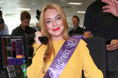 Serem, Lindsay Lohan Pamer Foto Jari Manisnya Putus Karena Ini