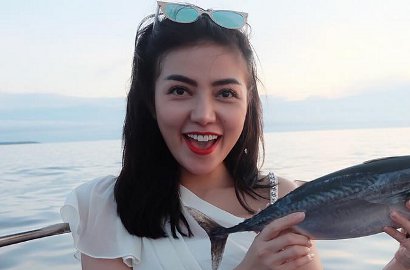 Tampil Seksi, Gaya Busana Pantai Bella Shofie Ini Sukses Bikin Netter Melongo