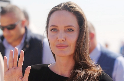 Bukan Brad Pitt, Angelina Jolie Ternyata Diduga Selingkuh dengan Miliuner Tampan