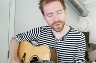 Bikin Netter Ngakak dan Bangga, Bule Norwegia Ini Ciptakan Lagu 'Nasi Padang'