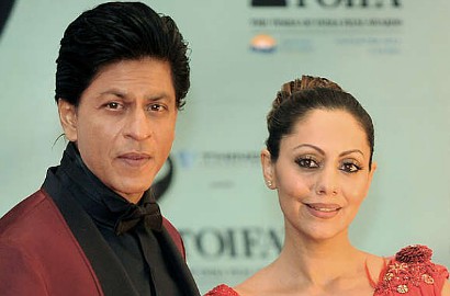 Ngefans Berat, Karan Johar Akui Pasang Foto Shahrukh Khan dan Gauri di Kamar