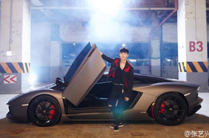 Baru Ultah, Lay Dapat Kado Spesial 19 Juta Followers Weibo