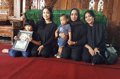 Mengharukan, Anak Raffi Nurut Digendong Ibu Nagita dan Pacar Marsha