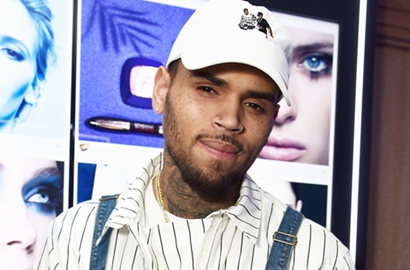 Kirim Banyak Hadiah, Chris Brown Minta Balikan Sama Rihanna?