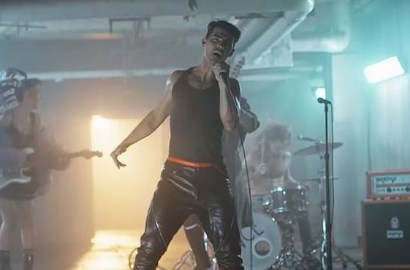 Tampil Berani, Joe Jonas Lakukan Adegan Ranjang di MV 'Body Moves' DNCE