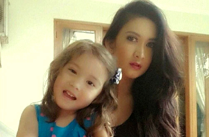 Kasihan, Putri Nafa Urbach Jatuh Sakit Di Tengah Isu Selingkuh Sang Ayah