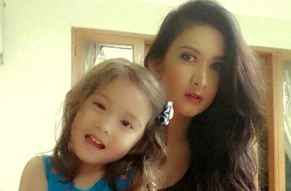 Anak Sakit Ditengah Isu Selingkuh, Nafa Urbach Tulis Pesan Sedih Ini untuk Zack Lee