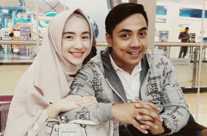 Demi Eksis, Ustadz Riza Muhammad Dibully Pamerkan Selfie Bareng Istri Menyusui