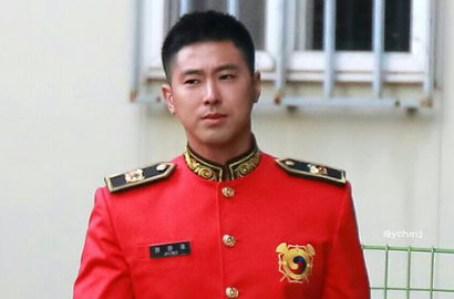 Kedipkan Mata, Aegyo Yunho TVXQ Bikin Tentara Tersipu Malu