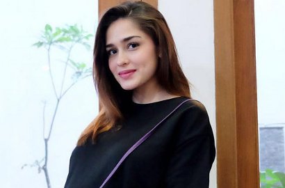 Yasmine Wildblood Lahirkan Anak Pertama, Intip Foto Imut Sang Buah Hati