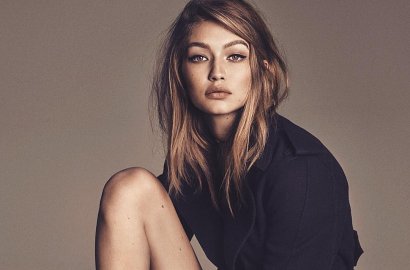 Jadi Model Majalah Vogue Jepang, Gigi Hadid Pamer Celana Dalam