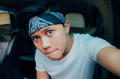 Nyanyi Tanpa Mikrofon Pribadi Seharga Rp 75 Juta, Rizky Febian Rasakan Ini