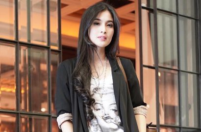 Undangan Pernikahan Sandra Dewi Beredar, Netter Malah Ribut Soal Gelar