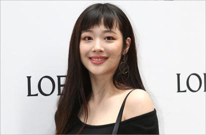 Sulli Lagi-Lagi Ketahuan Nggak Pakai Bra, Netter: Dia Sengaja Pamer