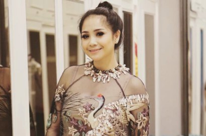 Fans Garis Keras Ayu Ting Ting Bully Nagita Selfie Pamer Saat Umroh?