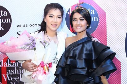 Kenakan Gaun Gold dan Jadi Model Terpendek, Julia Perez Malah Dibayar Rp 100 Juta