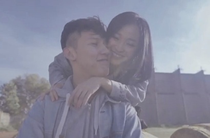 Pamer Kemesraan, Rini Wulandari Manja ke Jevin Julian di MV 'Kisah Kita'