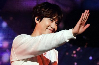 Nggak Kalah Imut dari Twice, Kyuhyun SuJu Cover 'Cheer Up' di Konser Solo