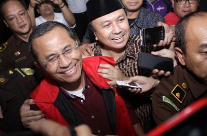 Mantan Gubernur Jatim Imam Utomo Ikut Terseret Kasus Dahlan Iskan?