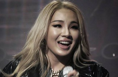 Bangga, CL Pamer Konser 'Hello Bit**es' Dapat Hadiah dari YouTube