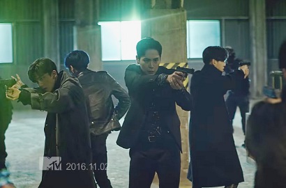 Mengenaskan, Youngjae cs Tewas Tertembak di Teaser MV 'Skydive' B.A.P