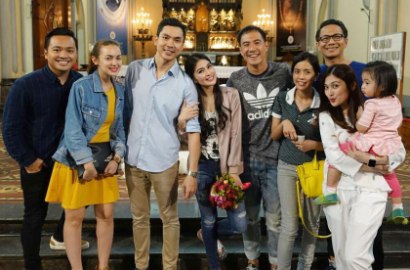 Bikin Ngakak, Daniel Mananta Digendong Calon Suami Sandra Dewi Saat Gladi Resik