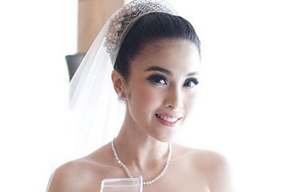 Pernikahan Glamor, Harga Sepatu Cinderella Sandra Dewi Bikin Syok Netter