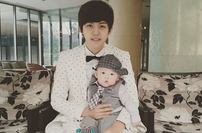 Pamer Foto Bareng Anak, Dongho U-KISS Dibilang Papa Muda Ganteng