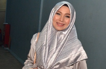 Pernikahan Putrinya Penuh Kemelut, Ini Yang Bikin Ayah Puput Melati Menangis