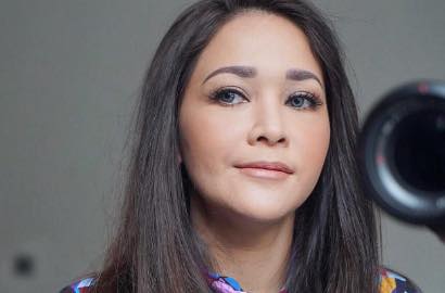 Tampil Seksi, Maia Estianty Pamer Belahan Dada Hingga Paha Mulus