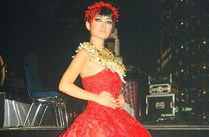 Foto Bareng Qori Muda Fatih Seferagic, Julia Perez Panen Sindiran