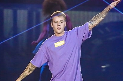 Fans Wanita 'Telanjangi' Justin Bieber di Depan Umum