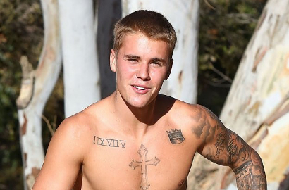 Justin Bieber Bikin Tato Religius Besar di Abs, Intip Fotonya!