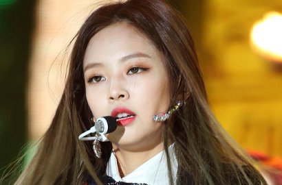 Seksinya Jennie Black Pink Pakai Blus Bunga-Bunga Bikin Speechless, Setuju?