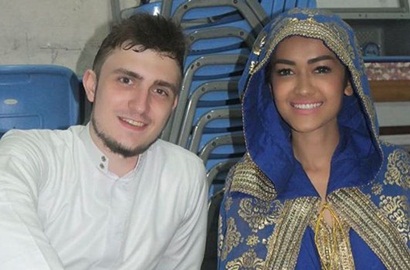 Terharu, Julia Perez Ngaku Di-SMS Setiap Hari oleh Qori Muda Fatih Seferagic
