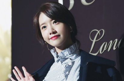 Pose Pamer Bahu Mulus, Kecantikan Yoona SNSD Kembali Curi Perhatian