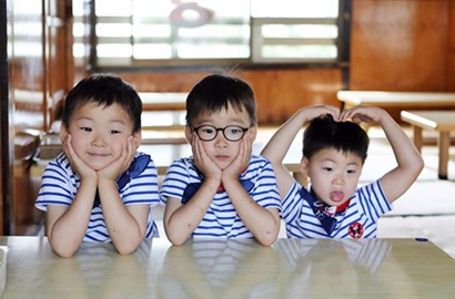 Dijamin Bikin Gemes, Imutnya Song Triplet Serius Bikin Kimchi Bareng