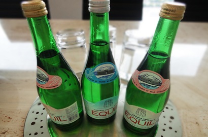 Nggak Cuma Equil, Inilah Air Mineral dengan Kemasan Seperti Botol Miras