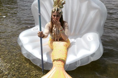 Perankan Ratu Duyung di 'Mermaid in Love 2 Dunia', Deswita Maharani Sulit Gerak