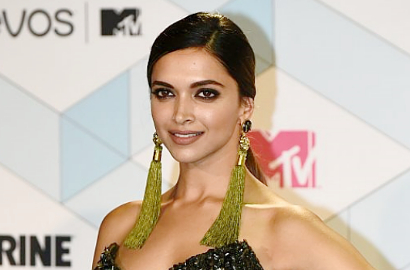 Kalahkan Priyanka Chopra, Deepika Padukone Wanita Terseksi Se-Asia 2016