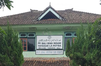 Jadi Sorotan, Guru Pondok Pesantren di Bali Ini Ternyata Beragama Hindu