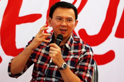 Menangis Lagi Usai Sidang, Ahok Dapat Pelukan dari Sosok Ini