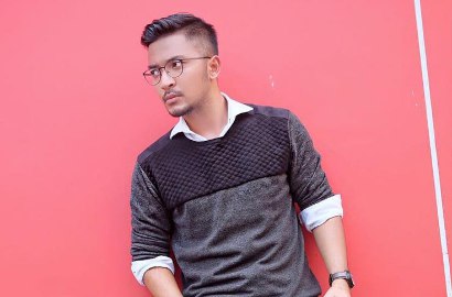 Kunjungi Desainer Ternama, Ihsan Tarore Bikin Jas Pengantin?