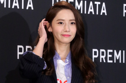 Pakai Dress Semi Transparan, Cantiknya Yoona SNSD di Ceci Beauty Awards