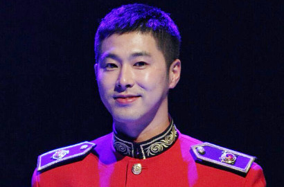 Makin Ganteng, Intip Senyum Manis Yunho TVXQ Saat Libur Wamil